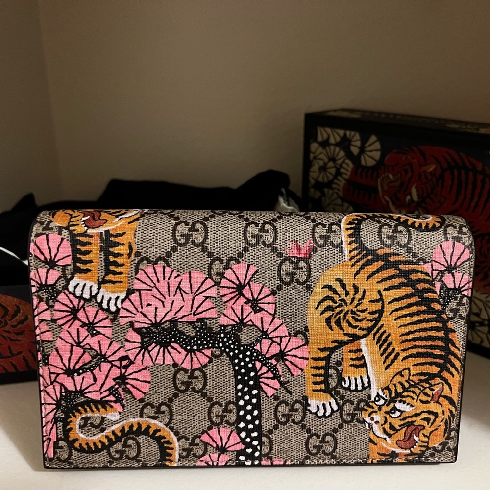 Gucci bengal chain purse